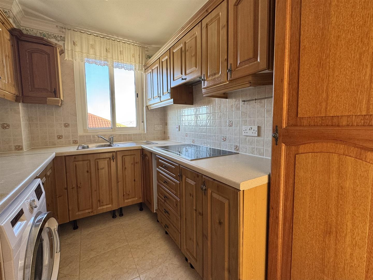 Image of Apartment - 2 Bedrooms - 1 Bathrooms for Sale in Brympton-Gibraltar, Image 3